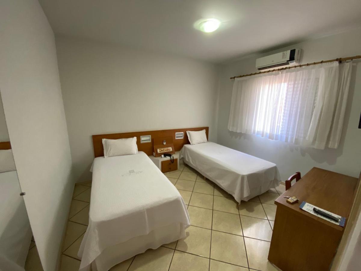 Ônix Hotel Assis Extérieur photo